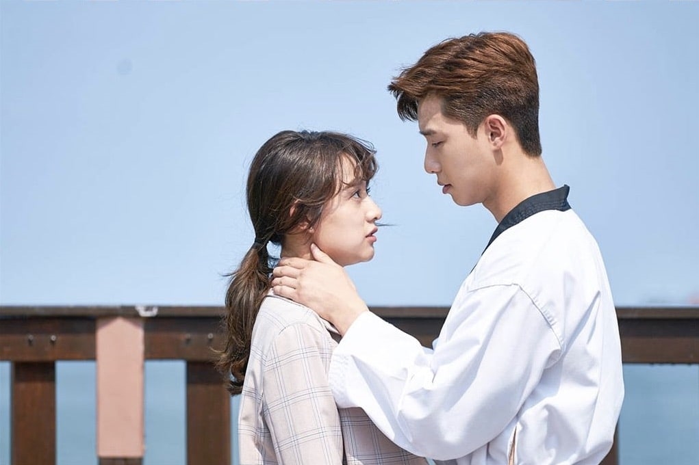 Kim Ji Won lần đầu tiết lộ rung động khi đóng cặp với Park Seo Joon