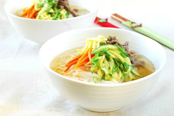 "Lác mắt" với thực đơn tiệc cưới xa hoa của các cặp sao Hàn Quốc
