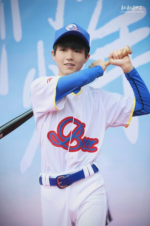 Nhìn lại chặng đường đá chéo sang địa hạt phim ảnh của bộ ba TFBoys