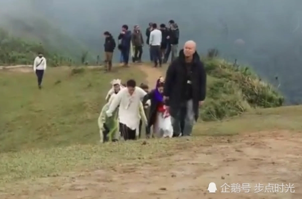 Phùng Thiệu Phong và Triệu Lệ Dĩnh 'tình như cái bình' ở phim trường