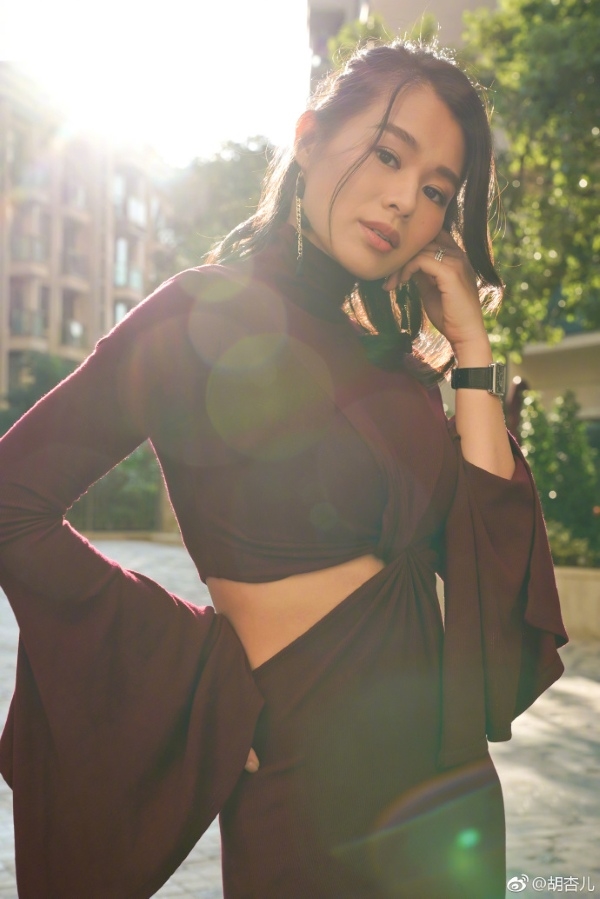 Hồ Hạnh Nhi hoảng loạn vì mất giấy tờ không thể về nhà ăn tết