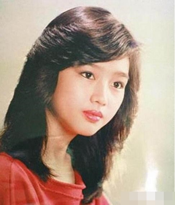 Nhan sắc nghiêng nước nghiêng thành của vợ 'Tứ Đại Thiên Vương' HK