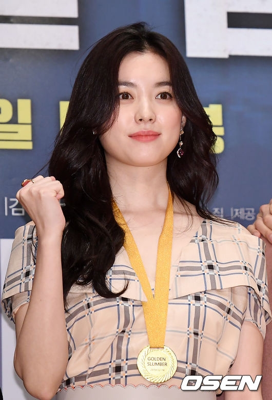 Han Hyo Joo và Kang Dong Won họp báo movie mới