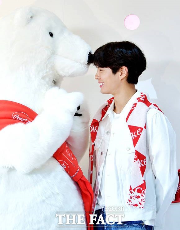 Park Bo Gum quá đẹp trai khiến hàng loạt mỹ nhân nhìn đắm đuối