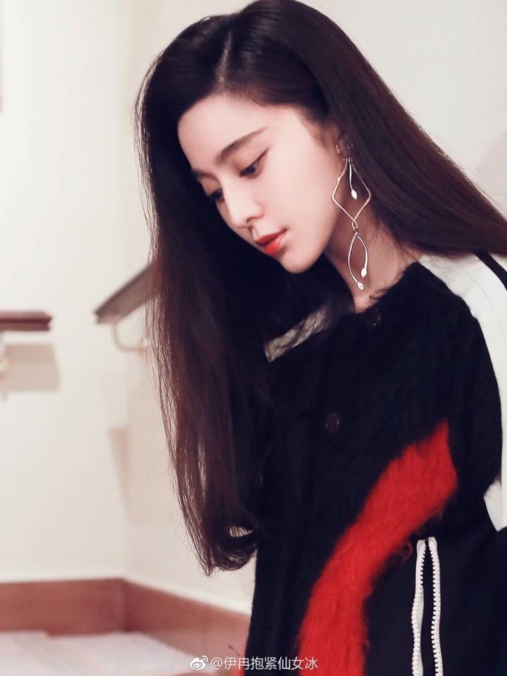 Triệu Vy và Phạm Băng Băng bị đồng nghiệp vạch mặt thẳng tưng trên MXH