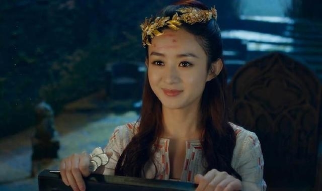 Triệu Lệ Dĩnh lại bị cư dân mạng mỉa mai vì lì xì cho đoàn làm phim
