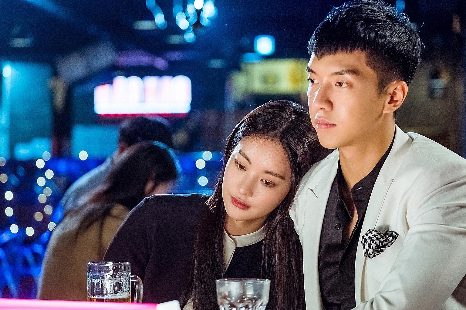 Hoa Du Ký - Người Đàm Phán: Phim nào 'hot' hơn trong mắt khán giả