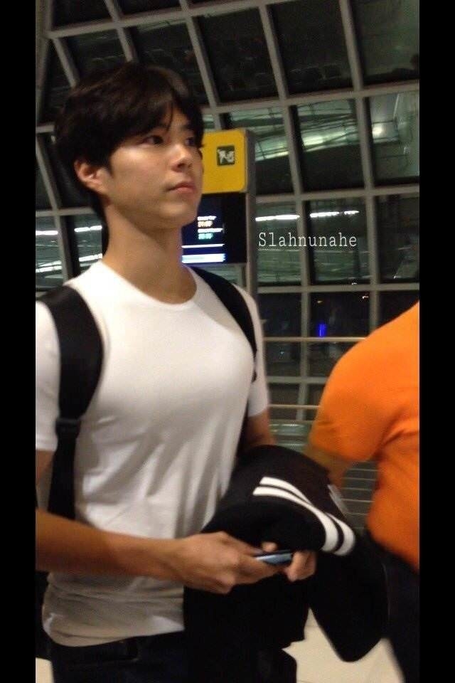 Park Bo Gum gây sốc với thân hình cơ bắp