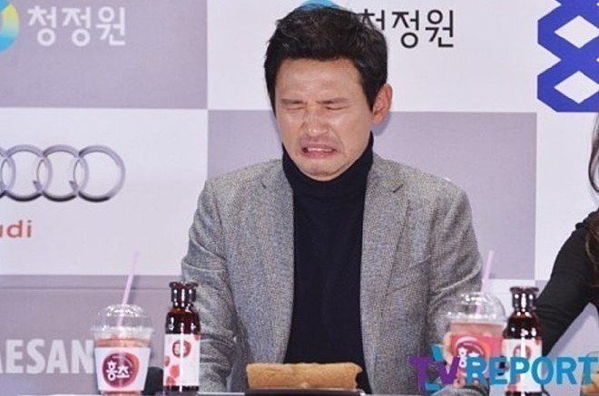 Nhờ cốc nước này Lee Byunghun được đánh giá diễn xuất "đỉnh" nhất Hàn