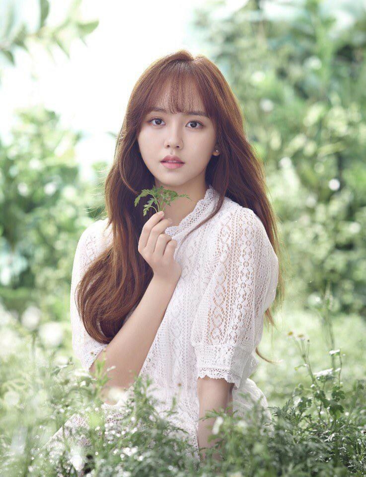 Cùng tung ảnh quảng cáo mới, Kim Yoojung hay Kim Sohyun xinh đẹp hơn?