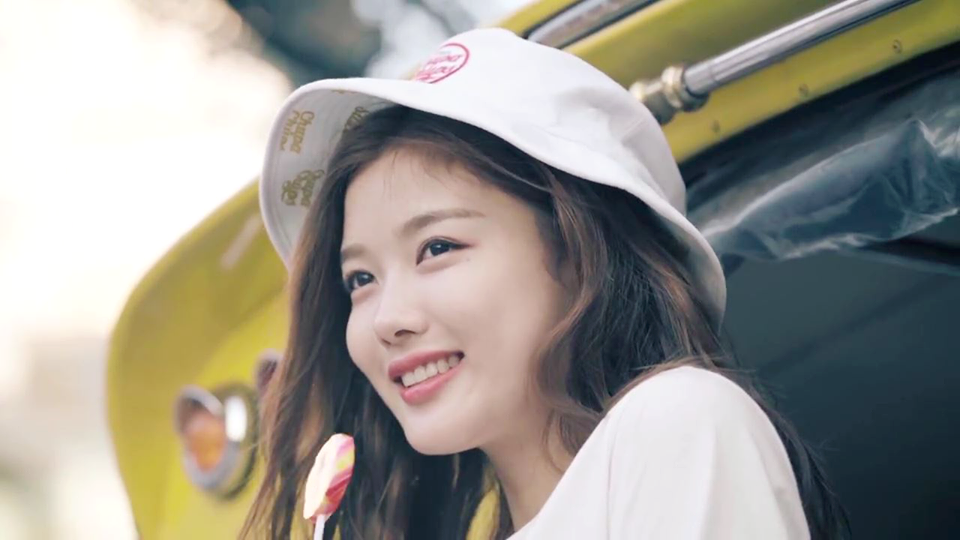 Cùng tung ảnh quảng cáo mới, Kim Yoojung hay Kim Sohyun xinh đẹp hơn?