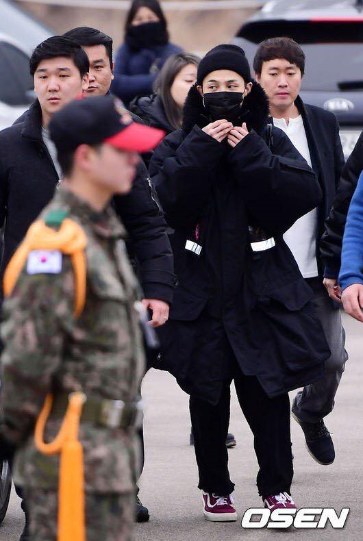 Không ngờ ngày ấy đã đến, hôm nay G-Dragon chính thức nhập ngũ