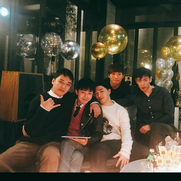 Không ngờ ngày ấy đã đến, hôm nay G-Dragon chính thức nhập ngũ