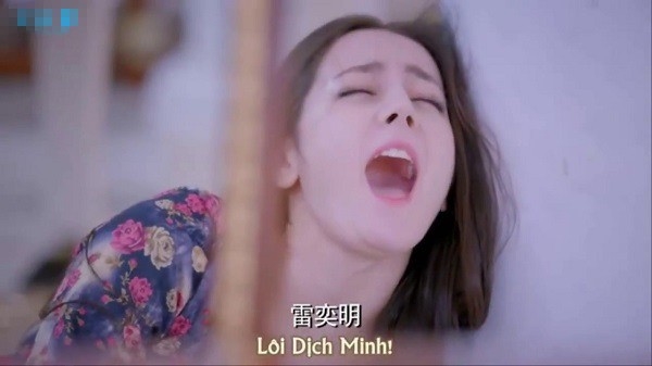 Những trò lầy lội của Địch Lệ Nhiệt Ba trong hậu trường
