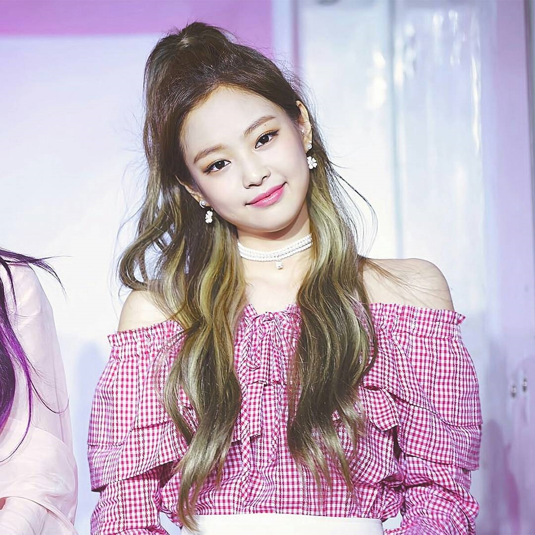 Có ai như Jennie, xõa tóc đơn giản thôi cũng xinh đẹp tuyệt trần