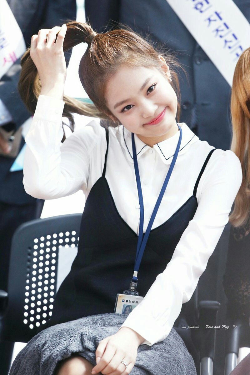 Có ai như Jennie, xõa tóc đơn giản thôi cũng xinh đẹp tuyệt trần
