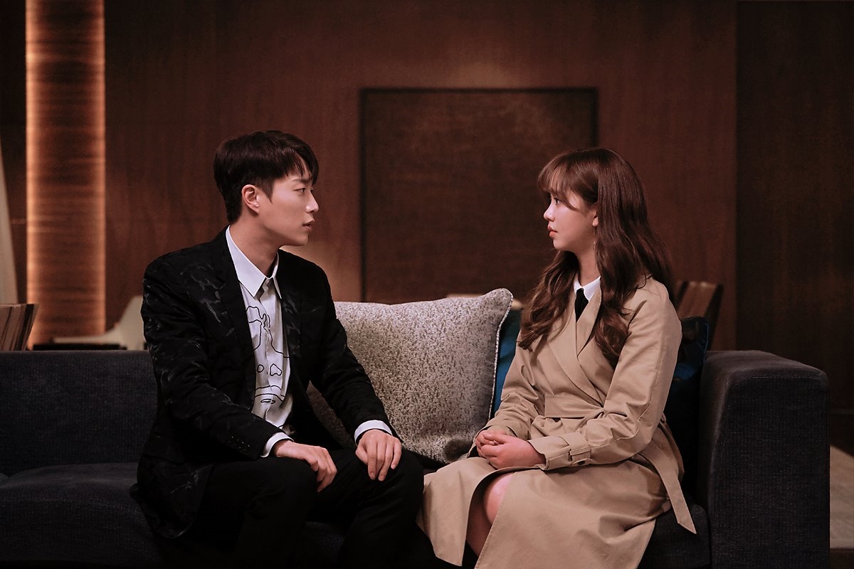 Radio Romance tung loạt ảnh tập mới cực lãng mạn của cặp đôi chính