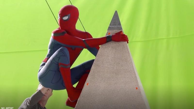 Lật tẩy sự lừa dối của các phim Marvel trong những hình ảnh hậu trường