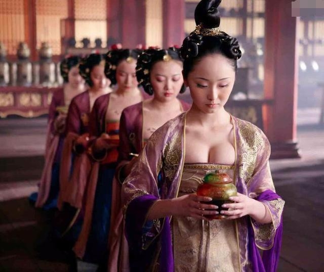 Những cảnh quay gây tranh cãi của màn ảnh Hoa ngữ