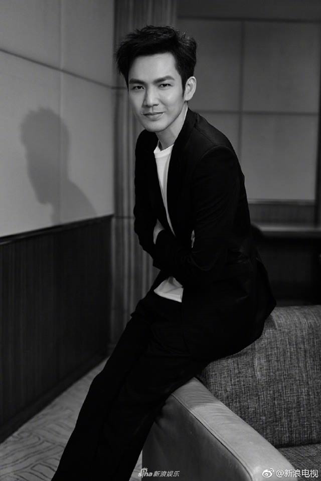 Chúng Hán Lương chụp ảnh cùng con trai Lâm Chí Dĩnh