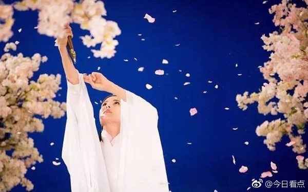 Lý Nhược Đồng lại khiến fan dậy sóng vì hóa thành Tiểu Long Nữ