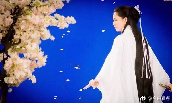 Lý Nhược Đồng lại khiến fan dậy sóng vì hóa thành Tiểu Long Nữ