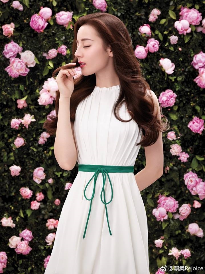 Nàng tiểu Hoa bị bạn diễn chê nặng
