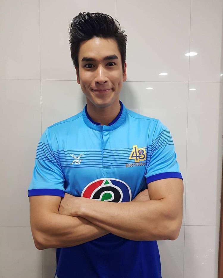 Nadech Kugimiya ngầm ám chỉ Yaya Urassaya là bạn gái của mình