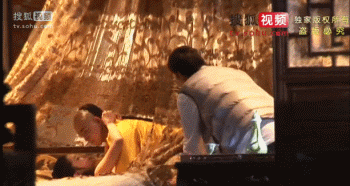Cười té ghế với hậu trường những cảnh nóng trong phim