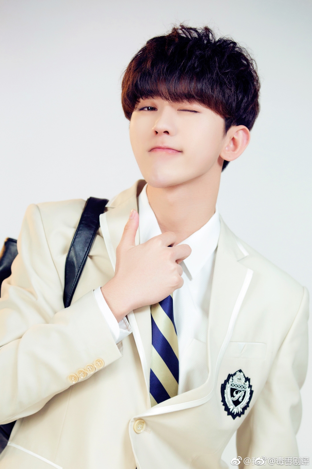 Chưa hết Idol Producer, fan đã nháo nhào vì phim mới của Thái Từ Khôn