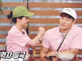 Lộ nhiều bằng chứng Kim Jong Kook - Song Ji Hyo mới là chân lý