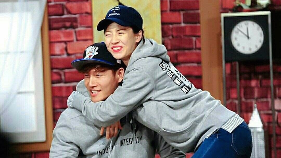 Lộ nhiều bằng chứng Kim Jong Kook - Song Ji Hyo mới là chân lý