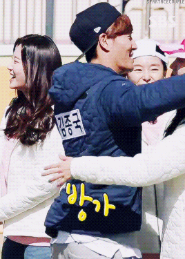 Lộ nhiều bằng chứng Kim Jong Kook - Song Ji Hyo mới là chân lý