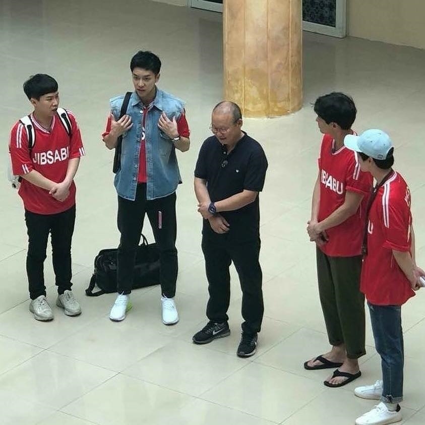 Lộ hình ảnh đầu tiên của Lee Seung Gi và đoàn quay show tại Việt Nam