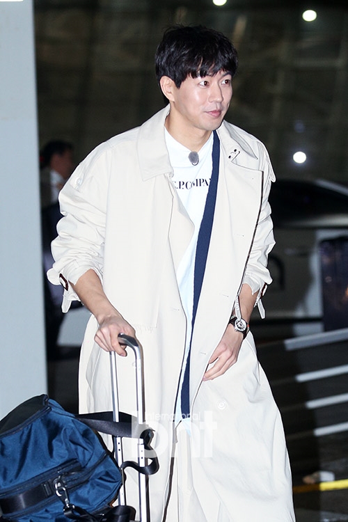 Lộ hình ảnh đầu tiên của Lee Seung Gi và đoàn quay show tại Việt Nam