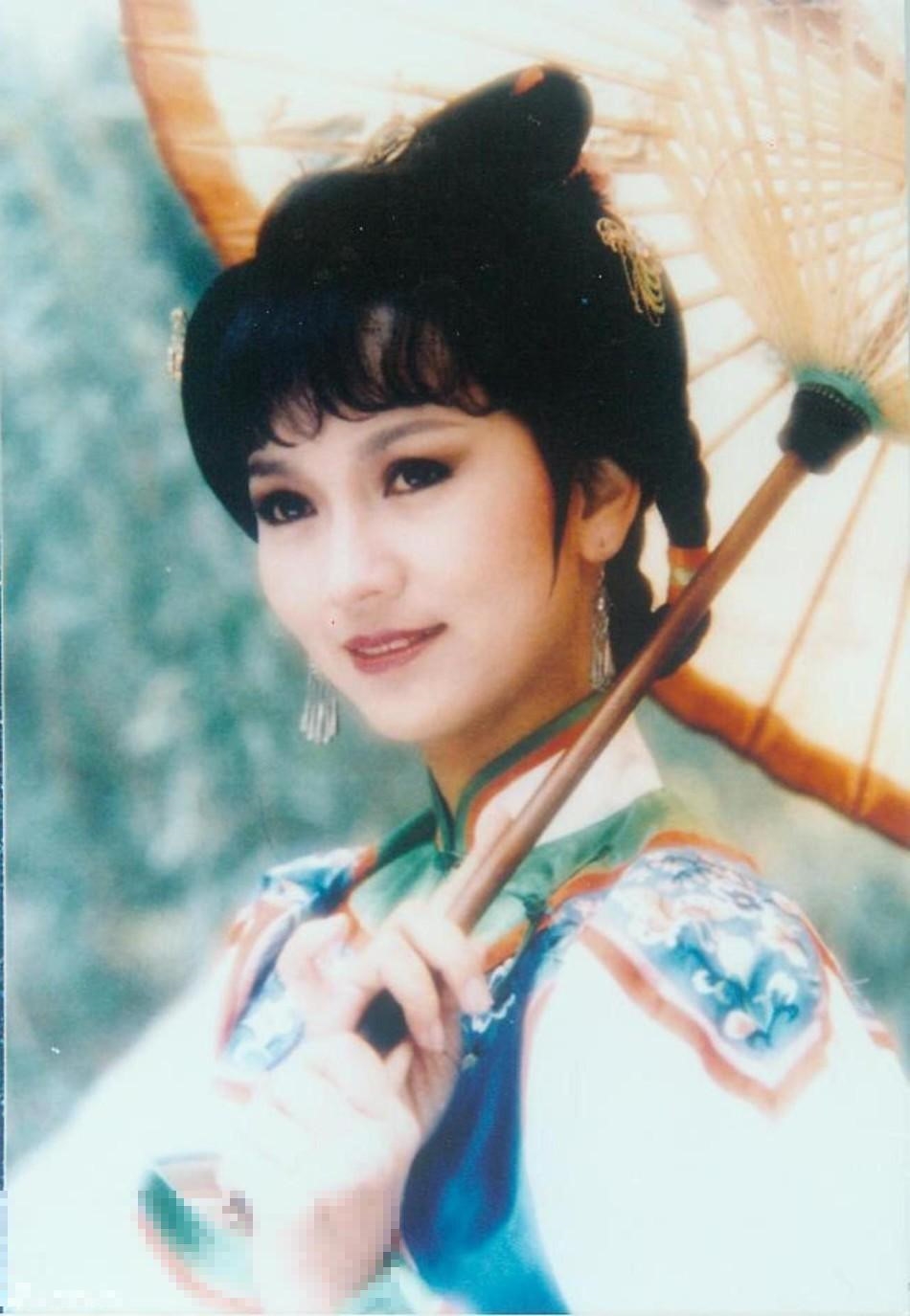 Cùng nhìn lại nhan sắc cácthế hệ hoa đán của TVB