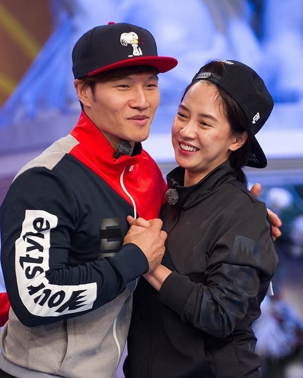 Song Ji Hyo khẳng định không thể hẹn hò với Kim Jong Kook