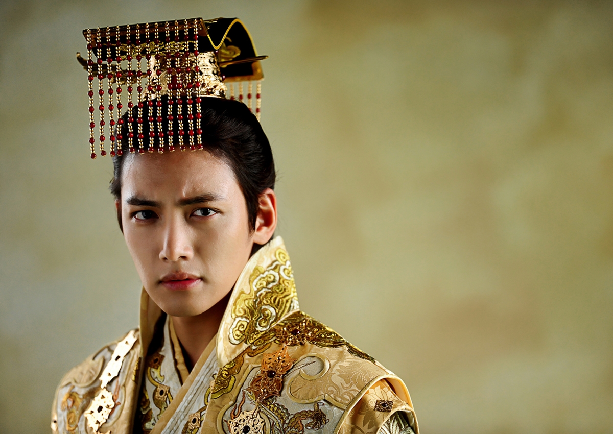 5 vị vua trẻ tuấn tú, oai phong, chung hình hàng đầu trong drama Hàn
