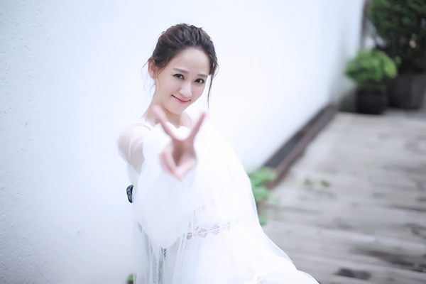 Trần Kiều Ân lại gây bão vì mặt mộc trẻ trung khi 7 Flowers hội ngộ