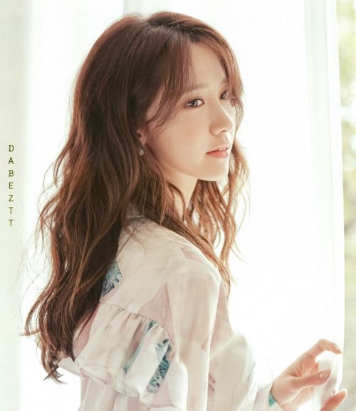 "Sốt xình xịch" cơn bão hình nền Yoona mặt mộc ở công sở Trung Quốc