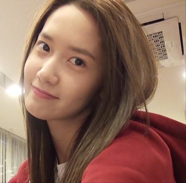 "Sốt xình xịch" cơn bão hình nền Yoona mặt mộc ở công sở Trung Quốc