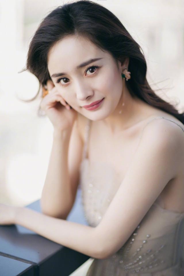 Hàng loạt sao nữ Hoa ngữ bị netizen lên án quỵt tiền và đồ tài trợ