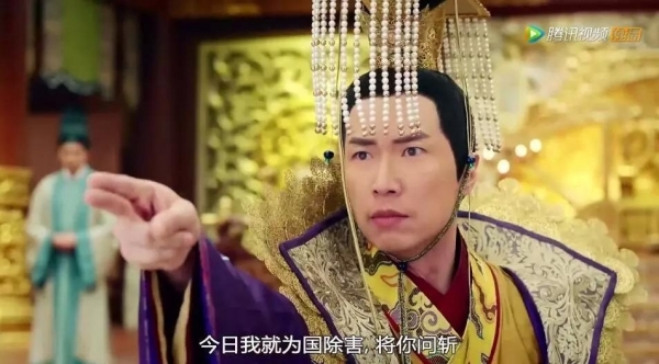 Cung Tâm Kế 2 khiến fan ngán ngẩm vì trang phục quá màu mè