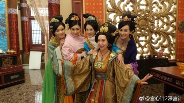 Cung Tâm Kế 2 khiến fan ngán ngẩm vì trang phục quá màu mè