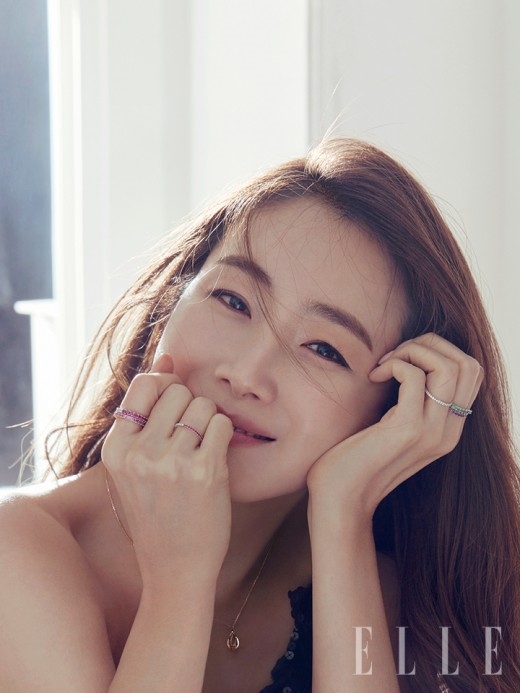 Choi Ji Woo bất ngờ tuyên bố kết hôn ở tuổi 42