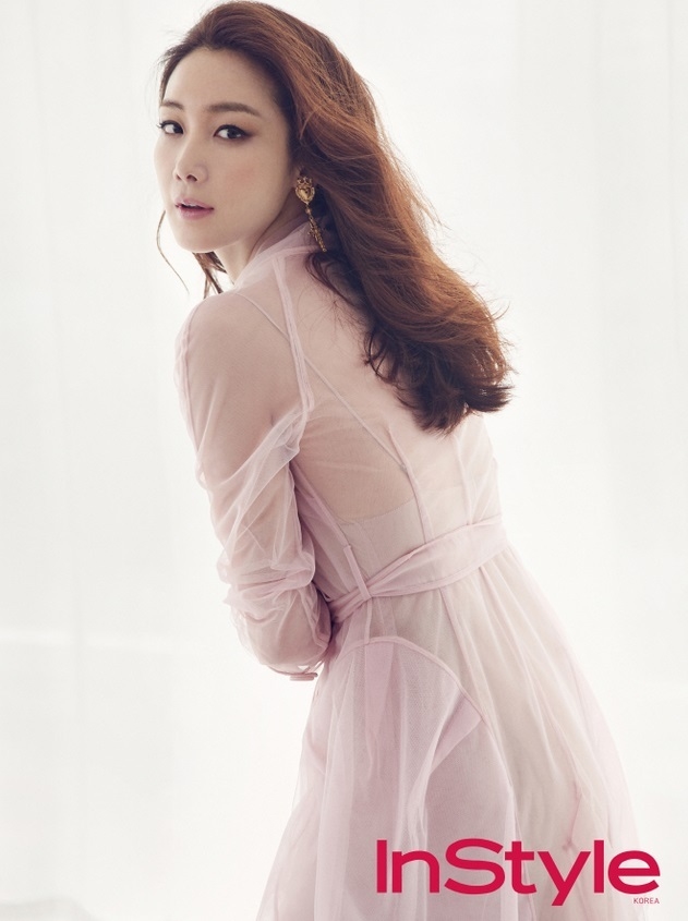Choi Ji Woo bất ngờ tuyên bố kết hôn ở tuổi 42