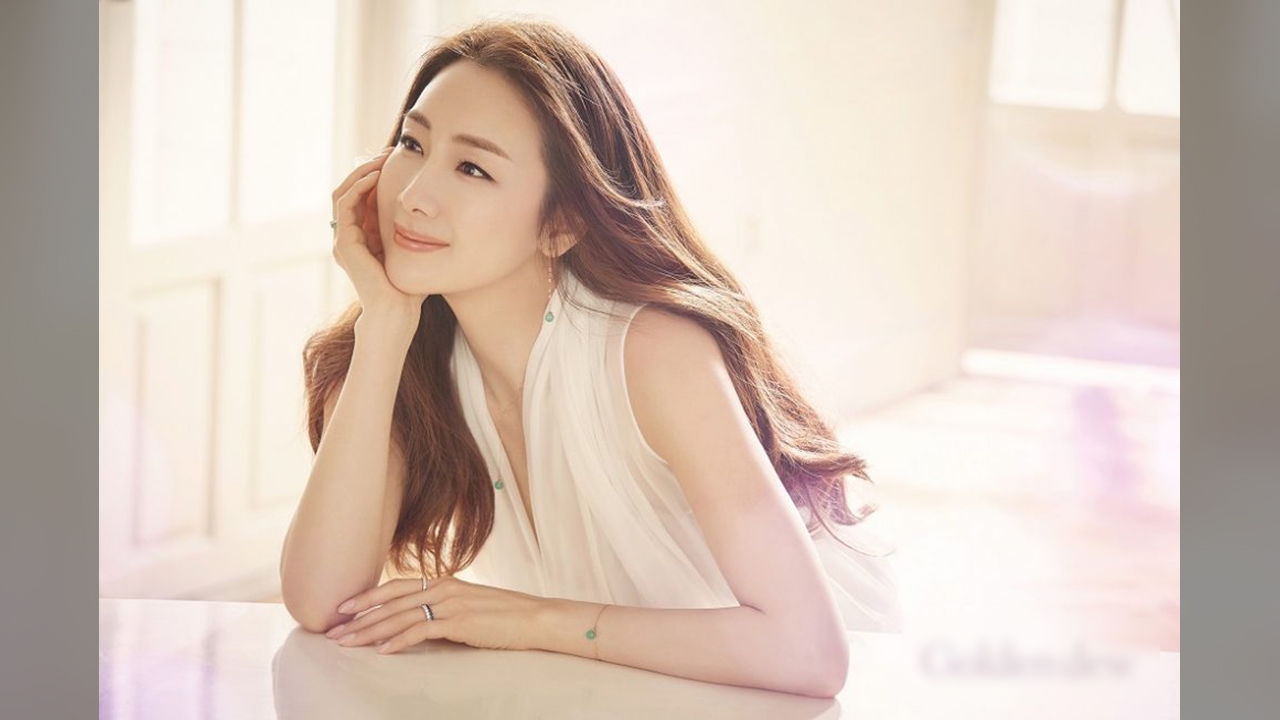 Choi Ji Woo bất ngờ tuyên bố kết hôn ở tuổi 42
