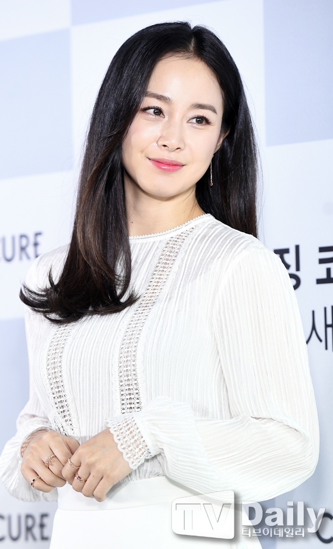 Kim Tae Hee lần đầu đi sự kiện sau 5 tháng kể từ ngày sinh con