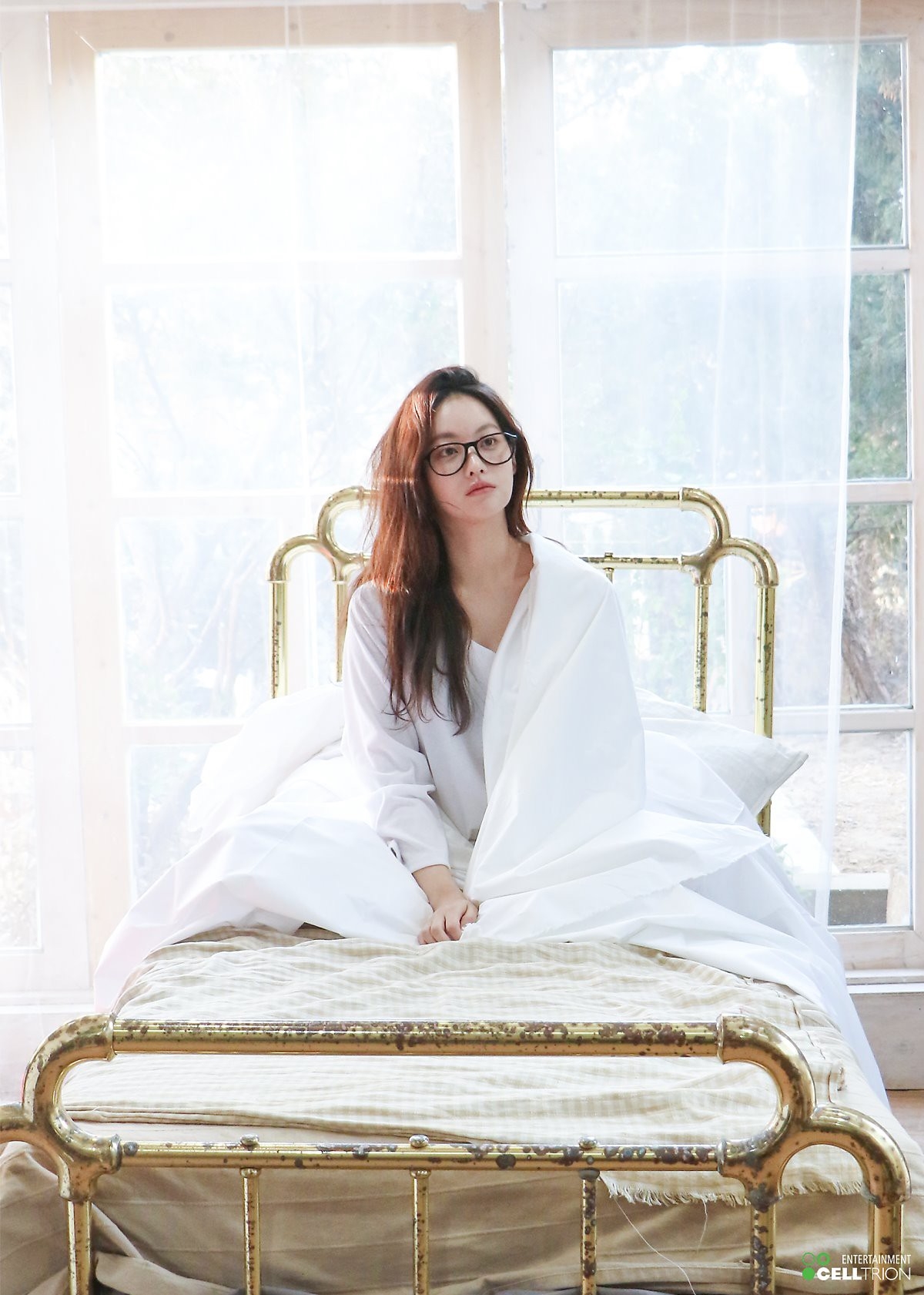 Loạt ảnh hậu trường đẹp đến khó tin của bạn gái Kim Bum