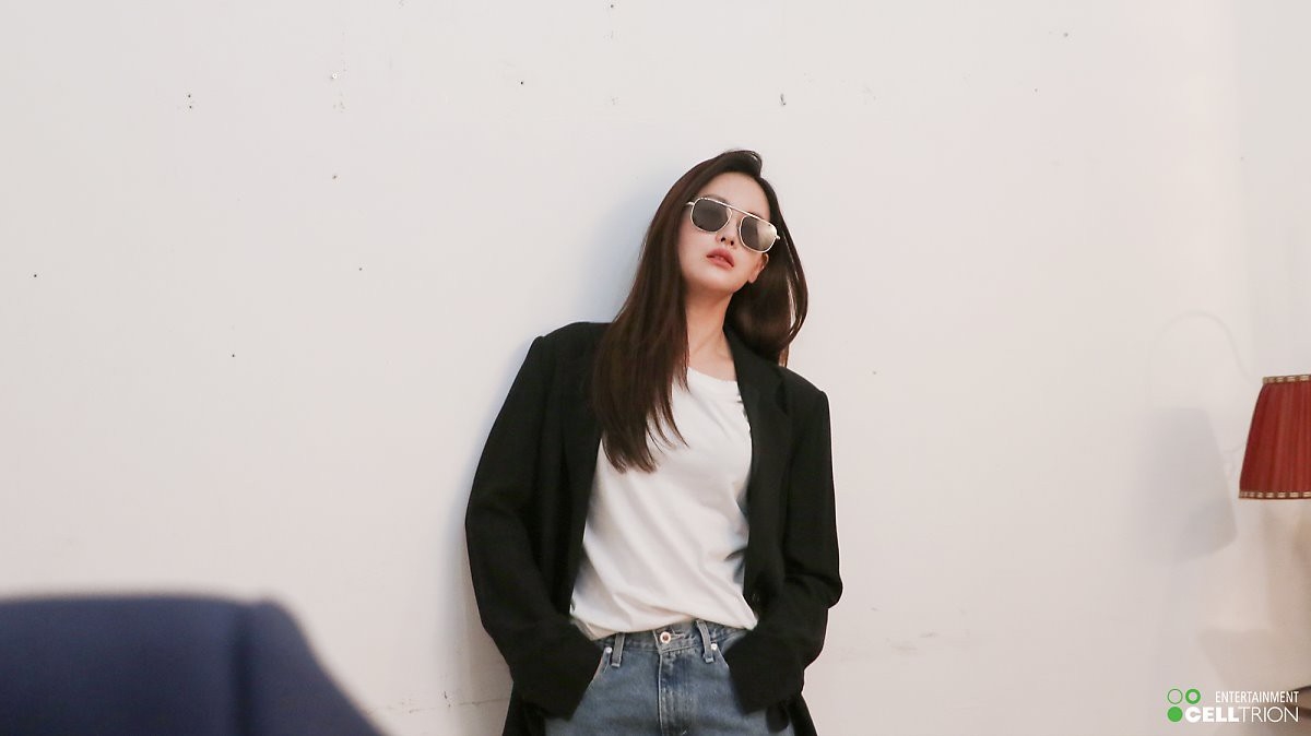 Loạt ảnh hậu trường đẹp đến khó tin của bạn gái Kim Bum